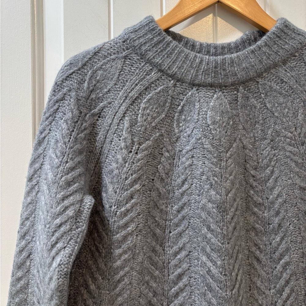 Tuckernuck Wool Blend Cable Knit Sweater Size Medium - Picture 2 of 5